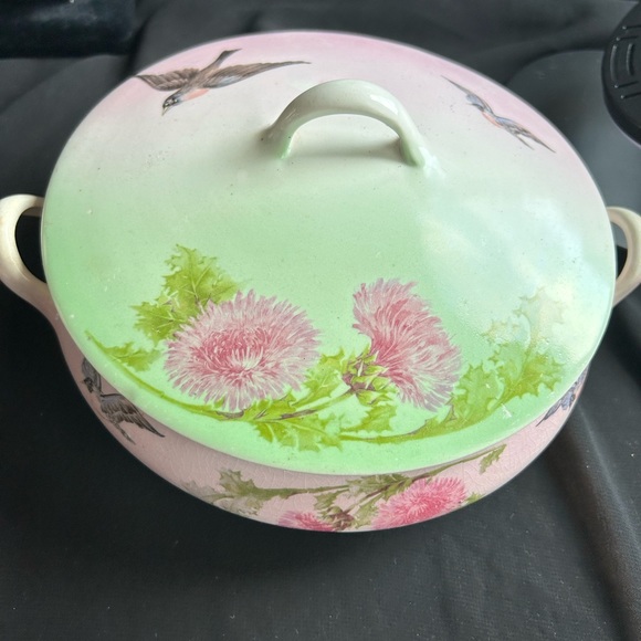 VTG Beautiful pink and green decorative tureen with birds and thistle. No chips - Picture 4 of 10